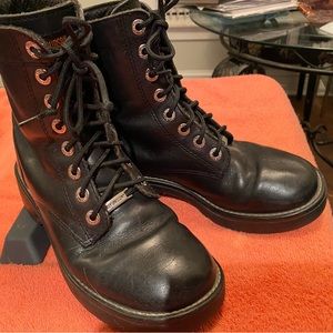 size 7 Harley Davidson motorcycle boots, all leathet, pull up tabs
